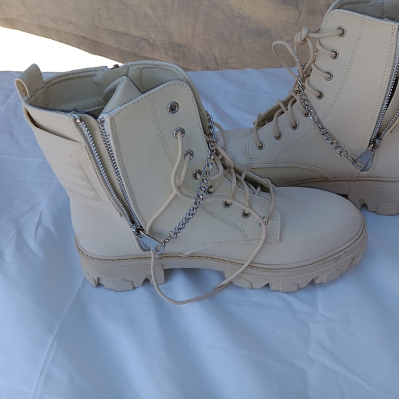 Shoes - Picture 4 of 7